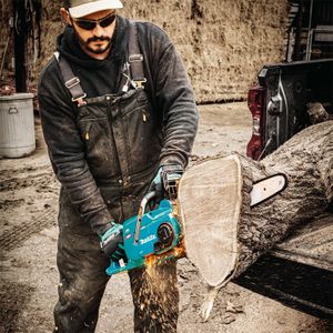 Makita 40V XGT 16" Cordless Chainsaw – Lightweight Electric Saw