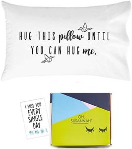 Oh, Susannah Taie d'oreiller « Hug This Pillow Until You Can Hug Me » - Carte Incluse - Cadeau de Relation Longue Distance (50,8 x 76,2 cm pour oreillers Standard ou Queen)