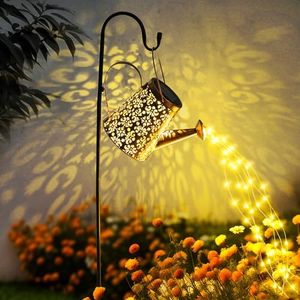 GIGALUMI Lampes solaires pour arrosoir, lampes solaires d'extérieur en métal étanche avec support, cadeau de jardin, décoration de jardin pour cour, pelouse, allée (blanc chaud)