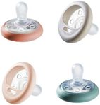 Tommee Tippee Breast-Like Soother, 6-18 Month Pack of 4 soothers with Breast-Like baglet, Symmetrical Design and BPA Free