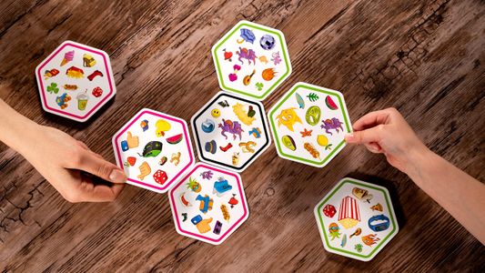 Asmodee Dobble Connect Card Game – Fast Family Party Game
