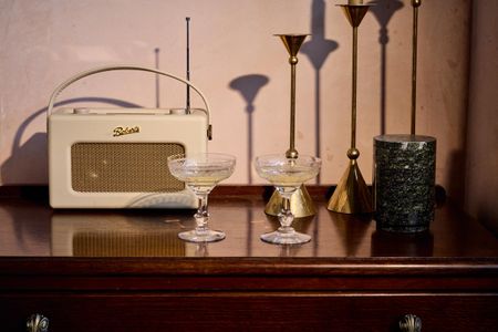 Roberts Revival RD70 Digital Radio – FM/DAB/DAB+, Bluetooth, Pastel Cream