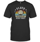 Never Forget Pluto Retro Style Funny Space Science Nerd Geek Tee Shirt Gift Women Men T-Shirt (Black;L)