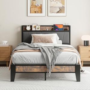 IRONCK Bett 120x200 mit Ladestation (2 AC-Steckdosen, USB-A, USB-C), Bettgestell mit Gepolstertem Kopfteil & Stauraum, Einzelbett, Jugendbett für Schlafzimmer, Stabiles Metallbett in Retro Grau