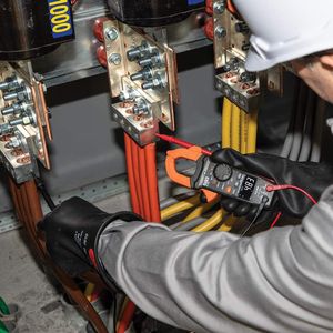 Klein Tools Digital Clamp Meter – Auto Ranging 400A TRMS AC/DC Voltage