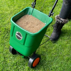 Miracle-Gro Rotary Lawn Seed Spreader – Easy Garden Coverage