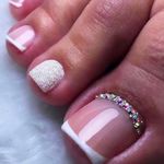 24Pcs French Square False Toenails - Nude Pink Glossy Rhinestones Glitter Fake Toe Nail/Short Acrylic Full Cover Summer Press on Toenails for Women and Girls (Glitter Toenails)