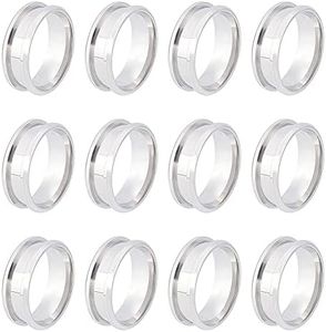 UNICRAFTALE 12 Pcs Taille 10 Bague en Acier Inoxydable Rainuré avec Pochettes en Velours Anneau de Noyau Blanc Anneau Rond Vide pour Incrustation Anneau Bijoux Fabrication de Bande de Mariage