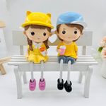 ELEGANT LIFESTYLE Kiss & Bouquet Gift Set Decorative Showpiece |Gift for him/her or Someone Special | Polyresin Couple Wearing Cute Caps Hanging Legs Showpiece - 2 Pcs Set