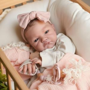 WOOROY Realistic Reborn Baby Dolls - 20 Inch Lifelike Newborn Baby Doll Girl Real Life Baby Dolls with Weighted Soft Body Gift Toy for Kids Age 3+