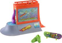 Hot Wheels Skate Aquarium Skatepark Playset with Tony Hawk Fingerboard and Pair of Removable Skate Shoes