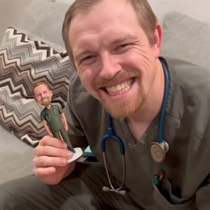 BobbleMy Custom Bobblehead, 6/7/8 inch Personalized Customized Bobbleheads Professional Doctor Customization Dolls Figure Handmade Sculpture Gifts Based on Your Photos for Boyfriend, Husband, Friends