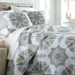 Southshore Fine Living, Inc. Oversized King Quilt, Boho Bedding Set, Print Quilt Bedspread King Size/California King Coverlet & 2 Matching Quilted Pillow Shams, Aqua Blue on White