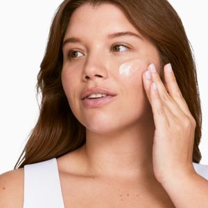 Clinique Daily Moisturizing Lotion+ for Dry Skin – Hydrating with Glycerin & Urea