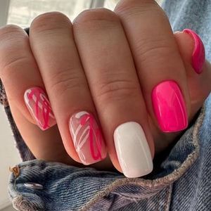 24 Pezzi Unghie Finte Corte Quadrate Unghie Artificiali Adesive Onde Bianche Rosa Press on Nails French Acrilico Copertura Completa Stick sulle Unghie per Donne e Ragazze Nail Art