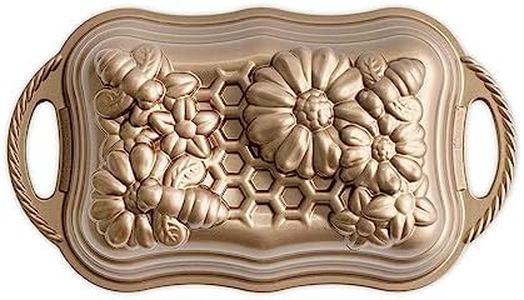 Nordic Ware Honeycomb Loaf Pan, Original Cast Aluminium Bundt Tin, Bundt Cake Tin with Bee Pattern, Cake Mould Made in The USA, Colour: Gold, 6 Cup Capacity