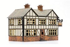 Dapol Model Railway Country Inn Plastic Kit - OO Scale 1/76