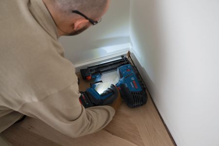 Bosch 18V Brushless Cordless Nailer – Lightweight Power Tool