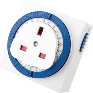 STATUS 24-Hour Timer Switch – Programmable Plug-In Socket