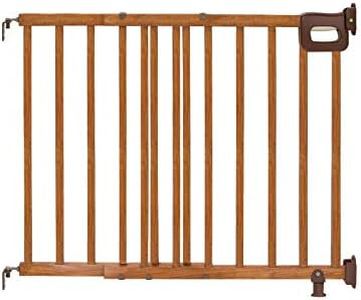 Summer Infant 32 Inch Deluxe Stairway Wall, Banister, or Doorway Simple to Secure Safety Pet and Baby Gate with Auto Close Feature, Oak Wood