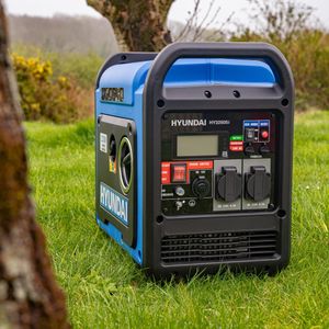 Hyundai 4000W Portable Petrol Inverter Generator – Electric Start, Remote, Quiet Case