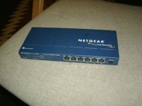 Netgear DS106 6-Port 10/100 Dual Speed Hub with Uplink Button