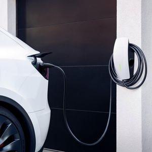 TESLA Wall Connector Type 2 EV Charger – 22kW, 7.3m Cable, Indoor/Outdoor