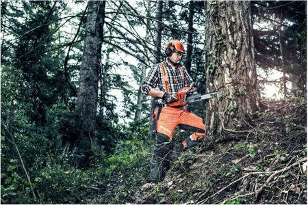 Husqvarna 560 XP Chainsaw – 45cm Bar, Professional Petrol Saw