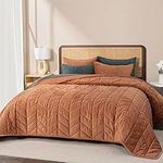 EVERGRACE 3 Pieces Luxurious Velvet King Quilts, Ultra Soft Lightweight Velvet Comforter Set, Matelasse Oversized Bedspread Coverlet for All Season with 2 Shams, Burnt Orange, 108"x96"