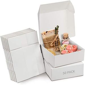 Kurtzy Cajas de Cartón Kraft Blancas (Pack de 50) – Medidas de las Cajas 12 x 12 x 5 cm - Caja Kraft Fácil Ensamblado Cuadrada Presentación - Cajas Blancas para Fiestas, Cumpleaños, Bodas