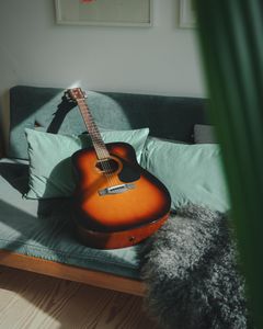 Yamaha F310 Acoustic Guitar – Sunburst Finish
