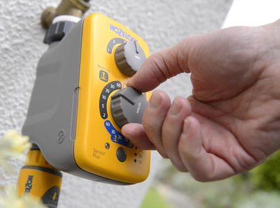 Hozelock Watering Timer Sensor Controller Plus – Automatic Light Sensor, Adjustable Sunrise/Sunset Watering