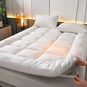 Mattress Topper King Size Bed - Extra Thick 4 Inches / 10cm Bounce Back with Elasticated Corner Straps Ultra Soft and Breathable, Hypoallergenic Comfy Bed Mattress Toppers (King)