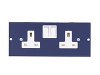 Schneider Electric - 4 compartment floorboxes - pre-wired Twin switched socket outlet - dual earth - Cable Management Systems Compatible with 4 compartment floor outlet box - - INS55471