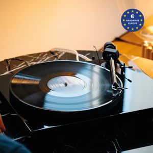 Pro-Ject Debut EVO 2 Turntable – Wine Red