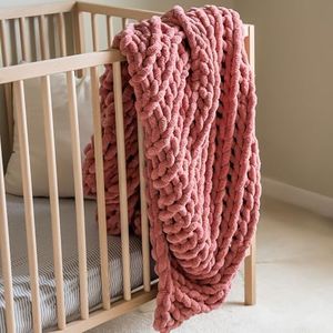 SAMIAH LUXE - Chunky Knit Baby Blanket, Knitted Throw Blanket for Baby Room Decor, Ideal for Boys and Girls, Braided Chunky Throw, Aesthetic Knit Blanket - Mauve, 50x30