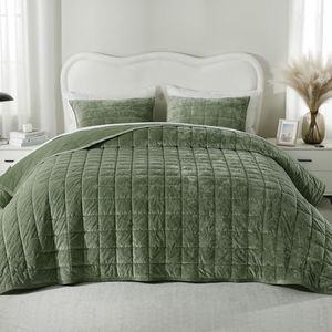 Oversized King Greek Velvet Quilt Set, 3× Softer Luxe Sheen, 100% Cotton Backing, 150GSM Down-Alternative Fill, Extra-Wide 112×106" Hotel-Style Luxury Coverage (1 Quilt + 2 Pillow Shams), Loden Green