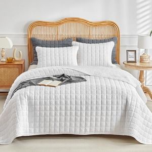 WARMDERN Waffle Weave Quilt Set King Size, Soft Lightweight Summer Classic Checkered Quilt White Bedding Bedspread Coverlet for All Seasons, Includes 1 Quilt (106" x 96") + 2 Pillow Shams (20" x 36")
