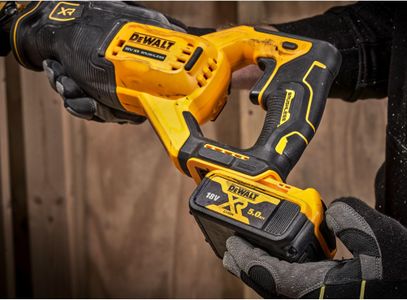 DEWALT 18V XR Brushless Reciprocating Saw – Bare Tool