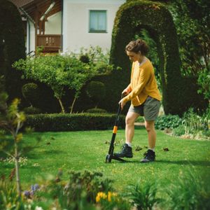 Fiskars Xact Weed Cutter – 1m Stainless Steel, Black/Orange Handle