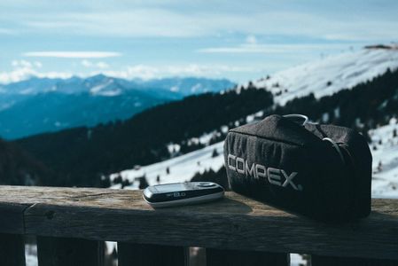 Compex SP 8.0 Wireless Muscle Stimulator – Portable EMS Device