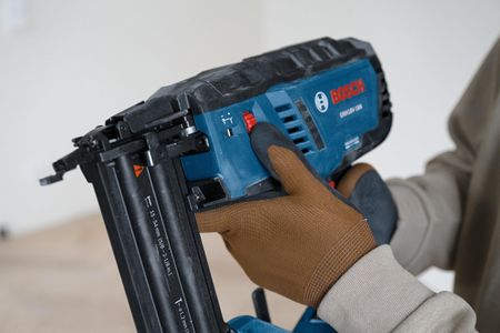 Bosch 18V Brushless Cordless Nailer – Lightweight Power Tool