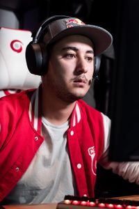 SteelSeries Arctis Pro Wireless Gaming Headset – High-Fidelity Audio