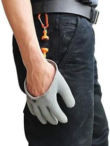 Inf-way Fishing Glove with Magnet Release, Fisherman Professional Catch Fish Gloves Cut&Puncture Resistant with Magnetic Hooks Hunting Glove (Right, Medium)