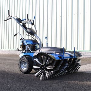Hyundai Petrol Yard Sweeper – 100cm Wide Outdoor Cleaning Machine