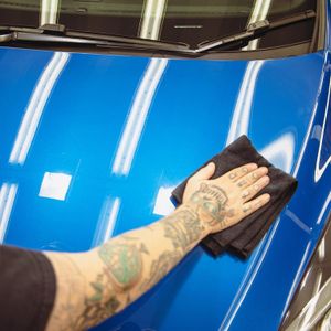 Meguiar's Ultimate Liquid Car Wax 473ml – Durable Shine with Towel & Applicator