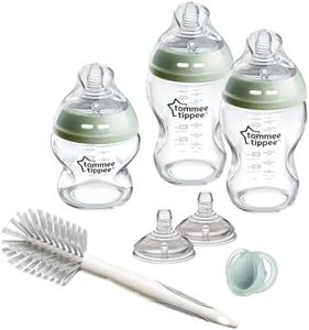 Tommee Tippee Natural Start Glass Newborn Starter Set, 150ml and 250ml Anti-Colic Baby Bottles, Slow and Medium Flow Breast-Like Teats for a Natural Latch, Self-Sterilising