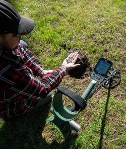 Minelab X-Terra Pro Metal Detector – Black
