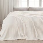 NEWCOSPLAY Super Soft King Blanket Ivory Premium Silky Flannel Fleece 3D Ribbed Jacquard Lightweight Bed Blanket All Season Use (Ivory Ribbed, King(90"x110"))