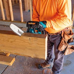 Makita 18V Cordless Brushless Chainsaw – Electric Power Tool